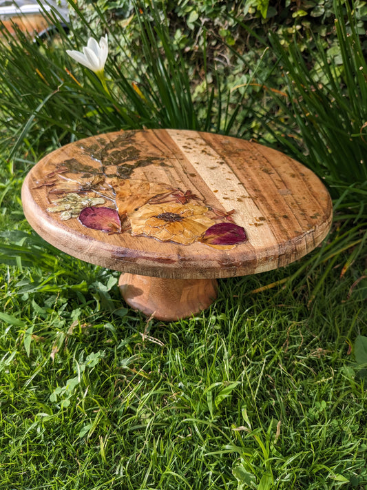 Alluring Cake stand